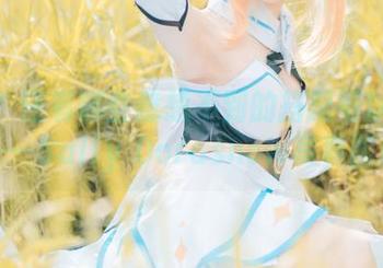 制服？还有哪些意想不到的搭配可以试试——Sally Dorasnow写真图册